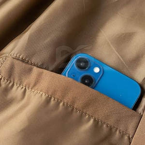 เสื้อแจ็คเก็ตบอมเบอร์ผู้ชาย ผ้าโพลีเอสเตอร์/ไนลอน กันน้ำ ระบายอากาศ แห้งเร็ว เป็นมิตรกับสิ่งแวดล้อม พร้อมบริการสกรีนโลโก้ด้านหน้าแบบกำหนดเอง รับผลิตแบบ OEM ขายส่ง - Product Image 4