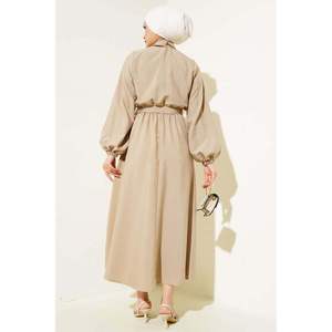 Robe rayée fine boutonnée à taille élastique en vison - Product Image 2