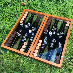 Backgammon en bois de ronce, élégants accents en bois et or, jeu de table de luxe, design élégant et unique, disponible en gros - Product Image 4