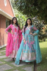 Robe Anarkali en satin de soie fantaisie pour femmes FABZONE L40, tenue traditionnelle indienne pour occasions spéciales - Product Image 5