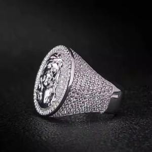 8.00Ct Ice Out VVS Moissanite Oro blanco Corte redondo Diamante Hip Hop Joyería Anillo de aniversario para hombres Plata de Ley 925 - Product Image 4
