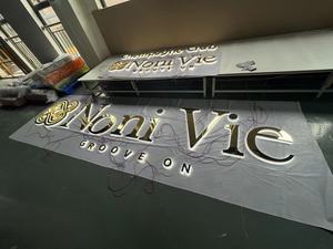 Segnaletica personalizzata per negozio all'aperto a LED per tabacco e alcol. Segnali LED acrilici in acciaio inox retroilluminati 3D. Lettere canale in metallo acrilico - Product Image 5