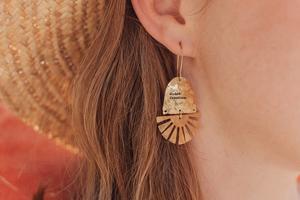 Pendientes llamativos martillados de cardo de latón batido de calidad superior 2025 a precio mayorista - Product Image 3