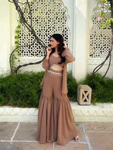 เซ็ตโครออร์ดสีน้ำตาลออกแบบอย่างมีสไตล์พร้อมเสื้อลูกไม้ georgette Kodi เทียมสวยงามและยักไหล่สำหรับงานแต่งงานและงานหมั้น - Product Image 3