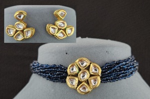 ชุดโชคเกอร์ Kundan พร้อมต่างหูน่ารักชุดคลาสสิกสำหรับผู้หญิงคอลเลกชันงานแต่งงานดีไซน์หรูหรา - Product Image 2