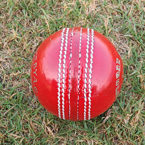 เครื่องทำลูกบอลคริกเก็ตสีแดงแบบเย็บติดโลโก้ได้ตามต้องการ - Product Image 1