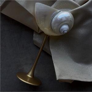 Copa de vino de concha marina única para decoraciones de mesa de comedor con temática costera, eventos de resort de playa y exhibiciones de restaurantes - Product Image 2