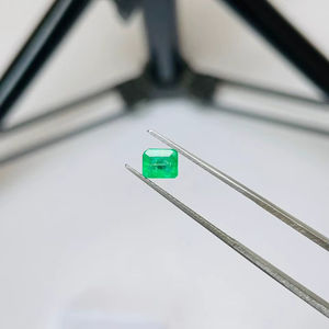 Esmeralda Natural de Zambia, Corte Esmeralda, Par de 1.18 Quilates, Buena Calidad, Lustre, Color Verde Agradable, Pulido Perfecto para Cualquier Joyería - Product Image 5