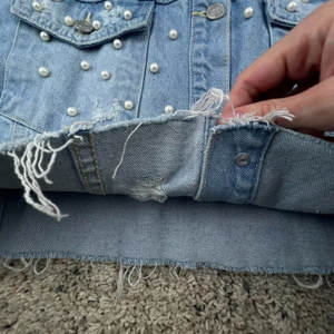 High Quality Women Washed Winter Autumn Spring <b>Jean</b> Jacket Blue Light Wash <b>Jeans</b> Pearl Studded Jacket for Ladies - Product Image 4