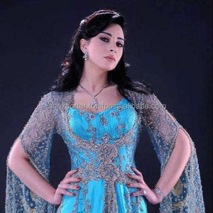 Kaftan estilo mujer Kuwaiti con cuentas y trabajo de bordado con mangas medio abiertas - Product Image 1