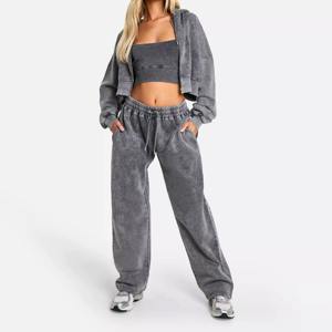 Conjunto Deportivo para Mujer con Lavado Ácido, Sudadera Corta y Pantalones Acampanados, Diseño de Logotipo Bordado en el Conjunto Deportivo, Servicio OEM, Diseño ODM, Último Diseño - Product Image 4