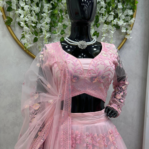 Ropa de boda de diseñador Lehenga Choli y Dupatta con hilo y secuencia de trabajo - Product Image 1