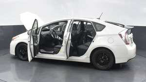 2015 Toyota Prius Four Automatic Leather Seats Caméra arrière R17 Galerie de toit en alliage Coupé d'occasion avec options de boîte de vitesses manuelle - Product Image 3