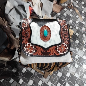 กระเป๋าหนังวัวแท้สำหรับผู้หญิง ลายปักรูปแบบโบฮีเมียน สไตล์คาวบอย สะพายข้างแบบสลิง มีซิป เหมาะสำหรับฤดูใบไม้ร่วง พร้อมช่องซ่อนปืน ตกแต่งพู่และดอกไม้ - Product Image 3