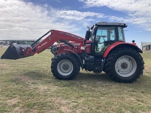 Achetez un nouveau tracteur Massey Ferguson FL4323 avec chargeurs avant et arrière, boîte de vitesses 4x4, pompe, moteur - Product Image 3