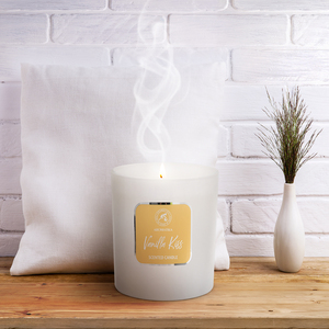 Bougie parfumée Aromatika Vanilla Kiss en cire de soja, pot blanc mat, collection maison, aromathérapie haut de gamme, cadeau sensuel - Product Image 2