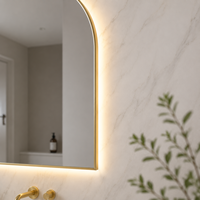 Miroir de salle de bain LED arqué moderne intelligent anti-buée à intensité variable avec cadre en aluminium pour la vente en gros commerciale