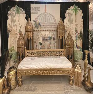 Lampes en bois marocaines Shobha Jain Impex pour la scène de mariage - Product Image 2