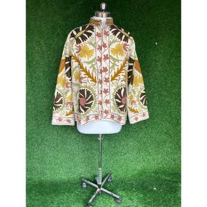 Venta al por mayor indio TNT algodón chaquetas invierno hecho a mano abrigo bordado Suzani chaqueta ropa de mujer chaqueta Unisex - Product Image 5