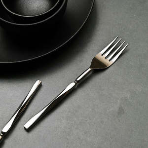 ชุดช้อนส้อมทองคำหรูหรา A Fork in the Road รุ่น Long Luxury พร้อมช้อนสแตนเลสสตีลขัดเงา - Product Image 4