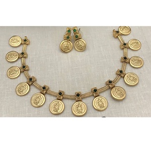 Collier pièce de monnaie en or antique avec boucles d'oreilles Lakshmi Kasu collier de mariée ensemble classique bijoux Grand Temple ensemble en or ensemble de mariage - Product Image 3