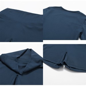 Conjunto de pantalones cortos de gimnasio de 2 piezas personalizados para mujer, ropa de Yoga para invierno, cuello levantado, decoración con cremallera, pantalones cortos de invierno con patrón sólido - Product Image 5