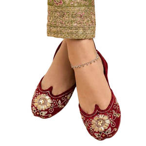 Calzado Khussa para Mujer, Color Sólido, Alta Calidad, Diseño Moderno, Tela Estampada, Antideslizante, Hecho a Mano, Venta Directa de Fábrica, Hecho en Pakistán - Product Image 1