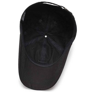 Gorra de béisbol de color sólido, material ligero y transpirable, visera curva, correa ajustable, ajuste unisex, para uso casual y diario. - Product Image 2