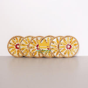 Posavasos sostenibles hechos a mano de ratán natural con incrustaciones de colores para té, café y uso en la mesa de comedor al por mayor de Vietnam - Product Image 2