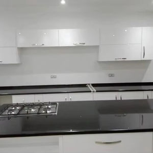 Losa de granito de cuarcita gris y negra pulida para encimeras de oficina modernas - Product Image 1