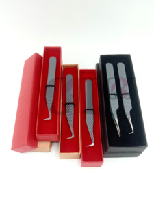 Pince à cils droits Pro en acier inoxydable avec revêtement en poudre gris à 90 degrés Volume de la botte maigre Outil de beauté avec logo personnalisé - Product Image 5