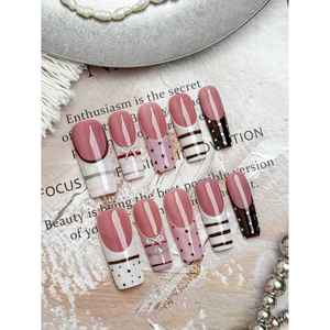 Uñas Postizas Ros Polka Press, Diseño Elegante en Rosa Rosado para un Estilo Moderno en el Arte de las Uñas - Product Image 1