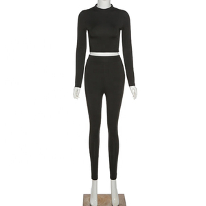 Conjunto de Yoga profesional para mujer, nuevo diseño 2025, con pantalones cortos deportivos y sujetador, conjuntos de Yoga de calidad, ropa deportiva - Product Image 1