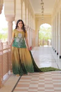 Conjunto de Salwar Kameez Tradicional Indio y Pakistaní de Muselina Pesada y Seda Georgette para Fiestas, de Proveedor Mayorista - Product Image 2