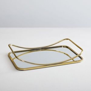 Bandeja de metal y cristal de espejo de alta calidad con acabado dorado, ideal para centros de mesa y expositores elegantes - Product Image 6