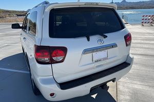 SUV de luxe 4x4 d'occasion 2018 à vendre, 5.7L avec différentiel central verrouillable, entièrement équipé et peu modifié - Product Image 3