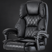 Chaise de bureau exécutive moderne en cuir PVC noir avec repose-pieds escamotable, dossier haut, accoudoirs rembourrés matelassés en losanges, idéale pour l'école