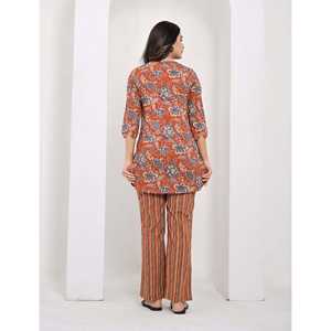 Conjunto de Dos Piezas de Algodón con Estampado de Flores Rojas, Manga Tres Cuartos, Tallas XXS a 2XL - Product Image 5