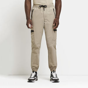 Pantalon cargo zippé élégant, léger, plusieurs poches, logo personnalisé, nouveau pantalon de jogging décontracté Slim Fit de couleur unie avec poches pour hommes - Product Image 2