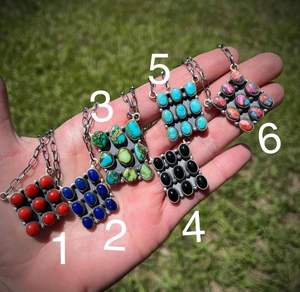 Collar de racimo chapado en oro de plata de ley hecho a mano con piedra natural, joyería artesanal, declaración audaz para mujer, diseño único - Product Image 1