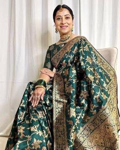 Sarees en soie Jacquard lourd en viscose de luxe doré grande bordure de tissage Jacquard tenue traditionnelle indienne pour les fêtes d'hiver - Product Image 1