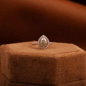 Pera Cut Lab Grown Diamond Rose Cut Pera Ring Pave Set Half Eternity 14KT Rose Gold Halo Compromiso Nuevo anillo clásico de moda - Product Image 1