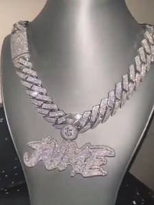 Collar de Plata de Ley 925 con Cadena Cubana Personalizada con Letras, Diamantes Moissanite VVS y Colgante Chapado en Rodio - Product Image 5