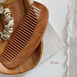 ¡Peine de bambú de 15cm estilo clásico de Viet Fargimex, modelo de cuidado de un cabello saludable! - Product Image 1