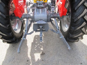 Tractor Massey Ferguson 240 4WD de 45HP con Transmisión por Engranajes, Motor de Larga Duración y Larga Vida Útil - Product Image 3