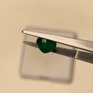 Esmeralda Natural de 7 mm, Corte Redondo, Calidad Premium con Brillo AAA y Bonito Color Verde, Pulido Perfecto para Cualquier Joyería - Product Image 4
