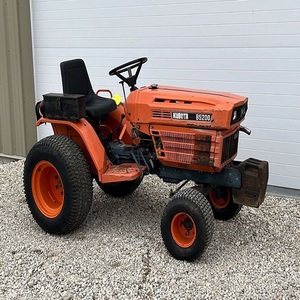 En stock Kubota B5200 listo para entrega rápida Motor de calidad premium Comprar ahora al precio al por mayor más bajo en línea - Product Image 1