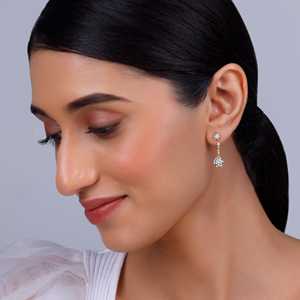 Pendientes de Diamantes Gold Ageratum, Creados para Quienes Buscan un Lujo Inspirado en la Pura Belleza - Product Image 2