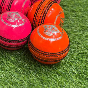 ลูกคริกเก็ต สีชมพู แดง ขาว ส้ม ลูกแข็ง ขนาดผู้ชาย 156 กรัม ผลิตด้วยมือและด้วยเครื่องจักรในประเทศปากีสถาน - Product Image 6