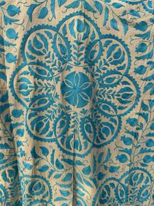 Auténtica Colcha Bordada Suzani – Cubrecama de Algodón Hecho a Mano con Patrones Tribales Tradicionales y Diseños Florales Vibrantes - Product Image 2